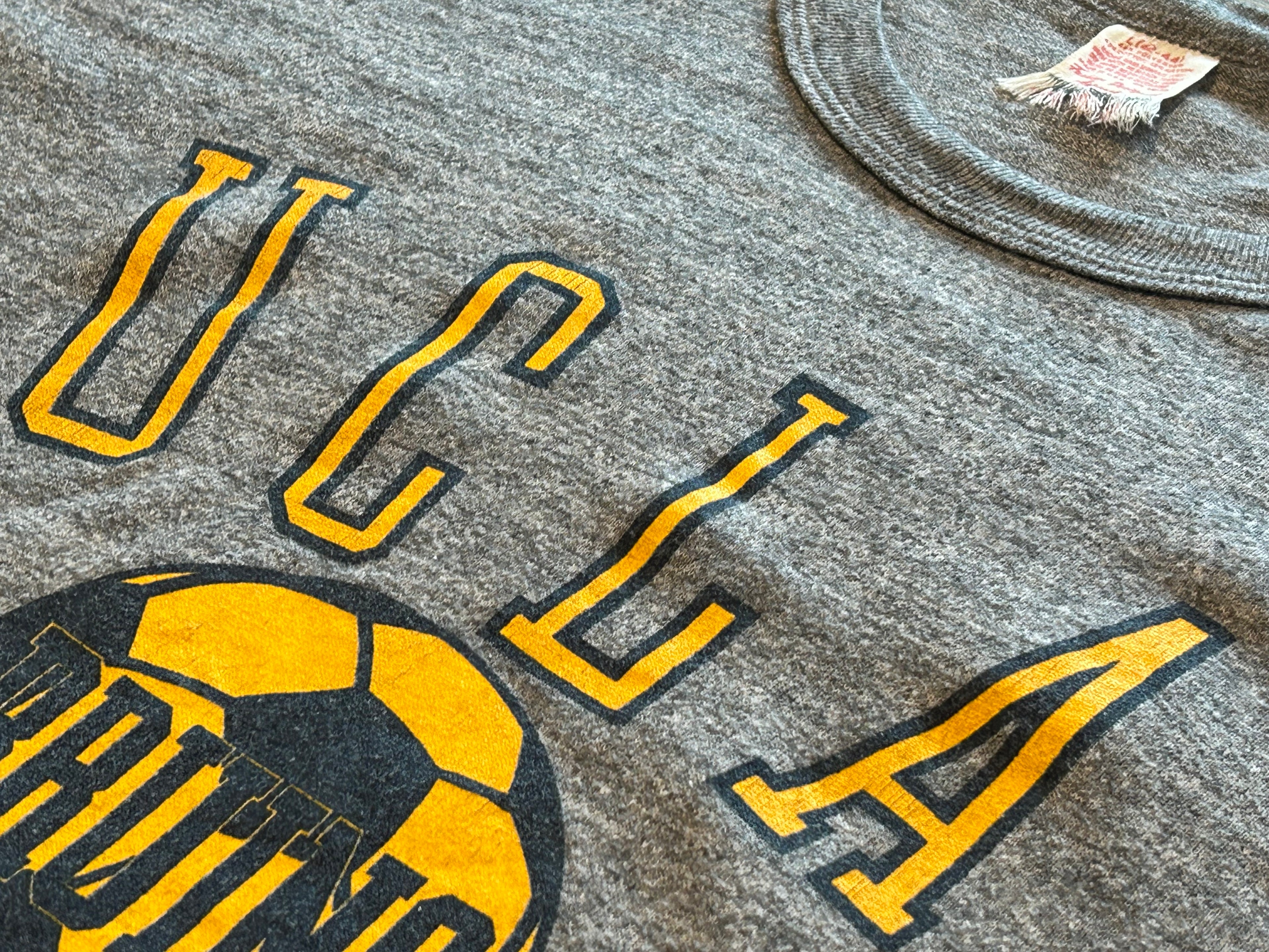 ★ウルフ＆サンズ社製ＵＳＡ製アメリカ製ヴィンテージUCLAカレッジサッカープリントＴシャツ灰グレーＬ★古着屋オクトパスホールド★