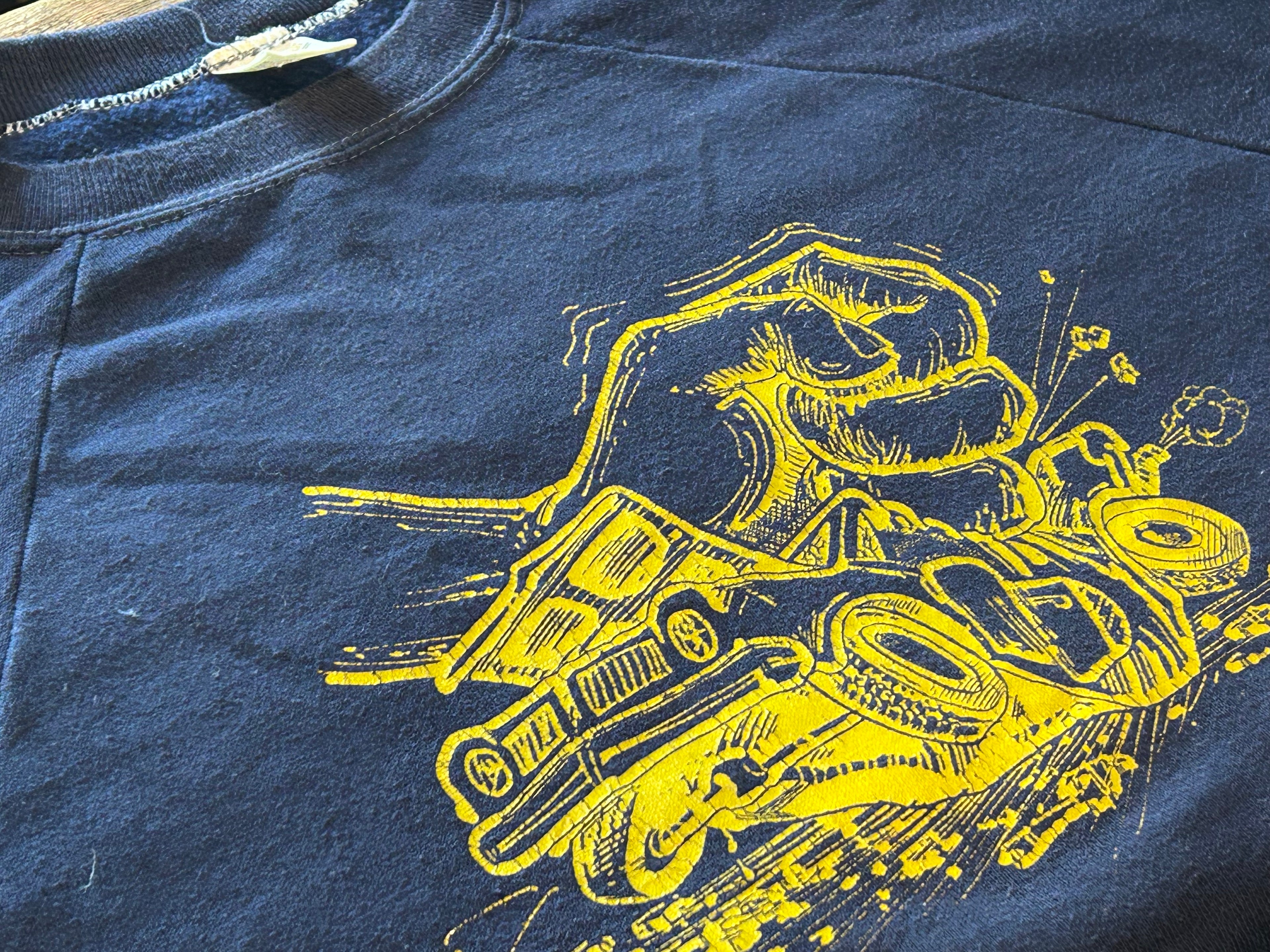 ★SPORTSWEARスポーツウェアRUSSELLラッセルＵＳＡ製アメリカ製ヴィンテージスクラップカープリントスウェットシャツ紺ネイビーＸＬ★古着屋オクトパスホールド★